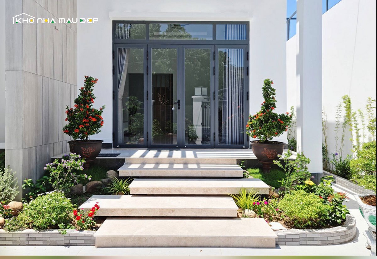 Bậc tam cấp là bậc thang nhỏ kết nối không gian trong và ngoài nhà